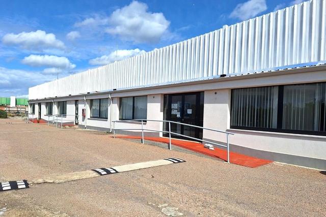 #25835 Capannone commerciale con ampio piazzale in vendita - foto 1