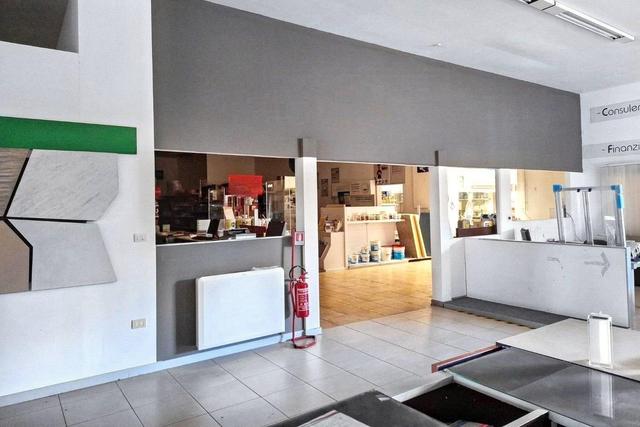 #25835 Capannone commerciale con ampio piazzale in vendita - foto 19