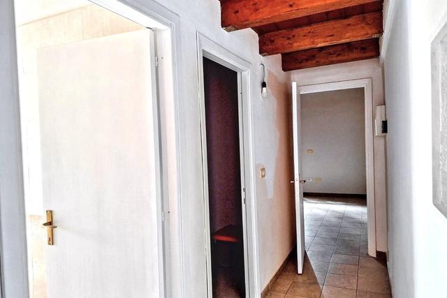 #25835 Capannone commerciale con ampio piazzale in vendita - foto 9