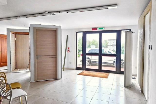 #25835 Capannone commerciale con ampio piazzale in vendita - foto 18