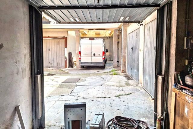 Garage in vendita