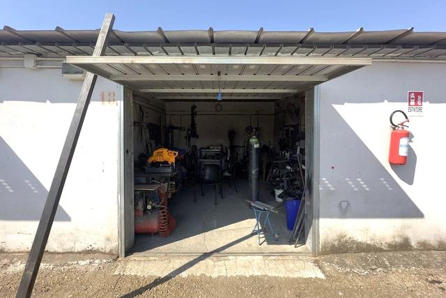 Garage in vendita