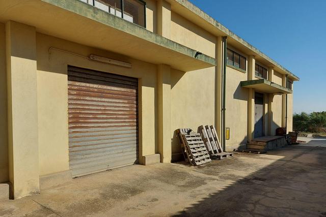 #19450 Complesso artigianale con cortile e pertinenze in vendita - foto 3