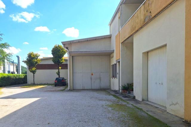 #23902 Capannone artigianale con uffici e residenza in vendita - foto 1