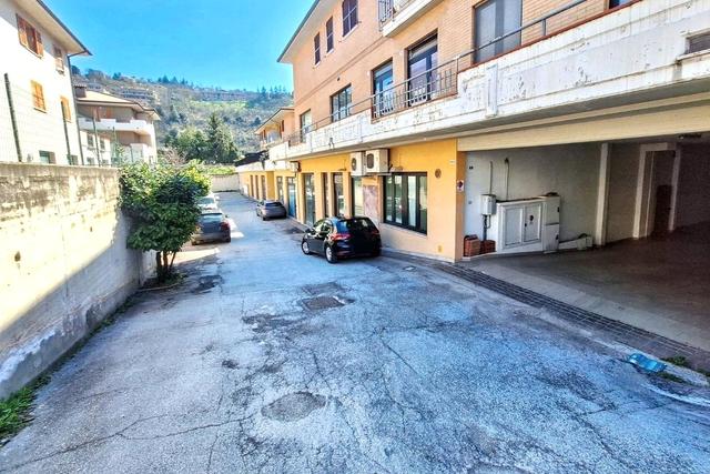 Garage in vendita