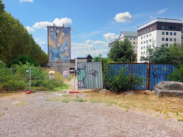 #21621 Terreno edificabile direzionale di 2.700 mq in vendita - foto 2