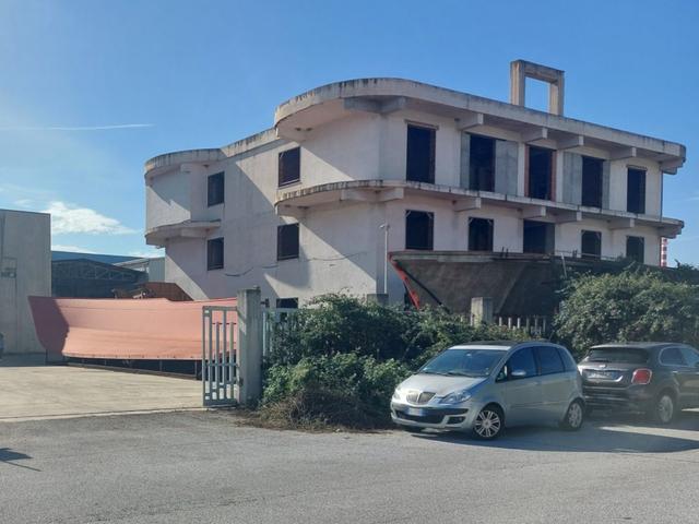 #2537908 Palazzina uffici grezza con pertinenze in vendita - foto 1