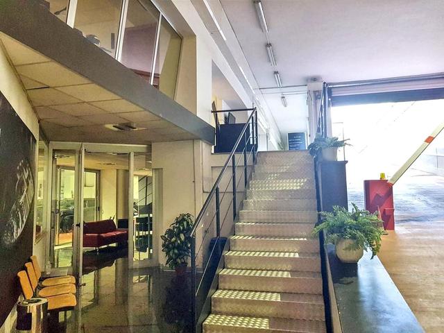 Complessi commerciali in vendita