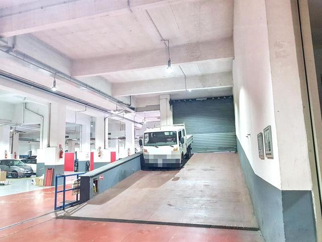 Complessi commerciali in vendita
