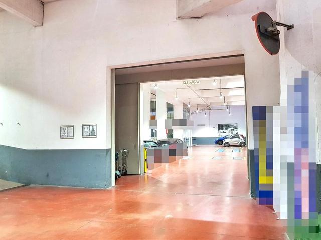 Complessi commerciali in vendita