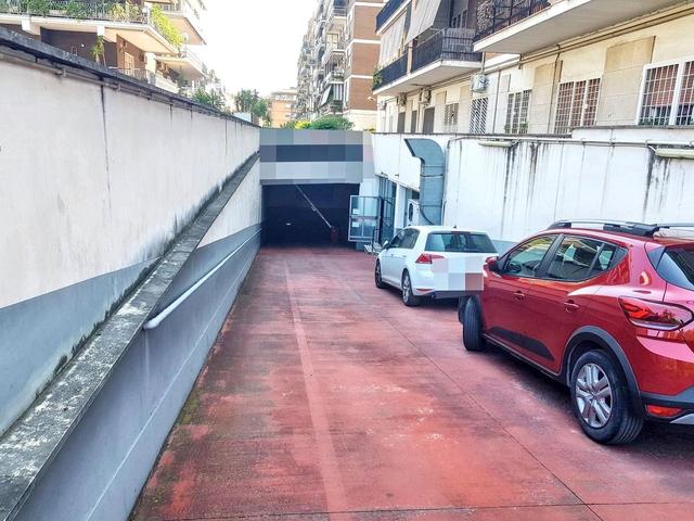 Complessi commerciali in vendita