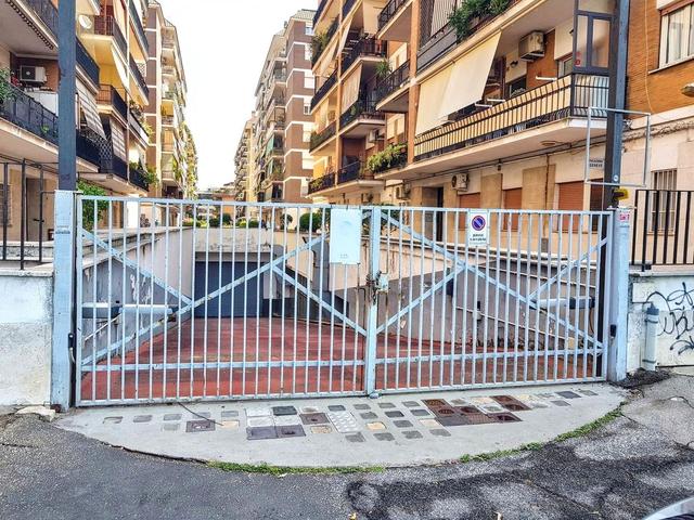 Complessi commerciali in vendita