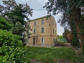 Rustici e casali in vendita