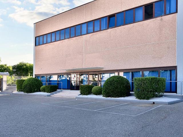 Complessi commerciali in vendita