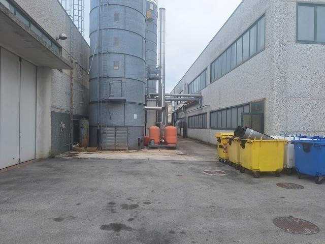 #2640030 Ampio opificio industriale con corte esclusiva e doppi accessi carrabili in vendita - foto 9