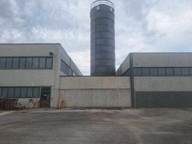 #2640030 Ampio opificio industriale con corte esclusiva e doppi accessi carrabili in vendita - foto 11