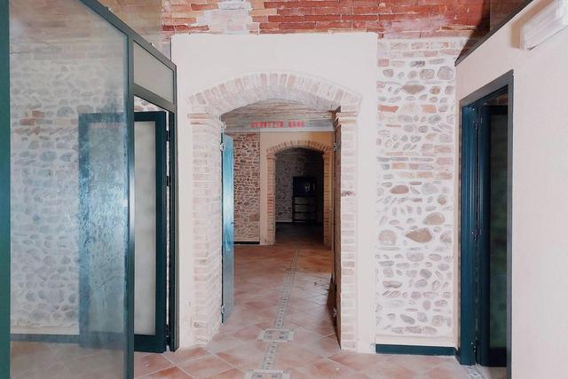 #21948 Ufficio con cantina in edificio ristrutturato in vendita - foto 8
