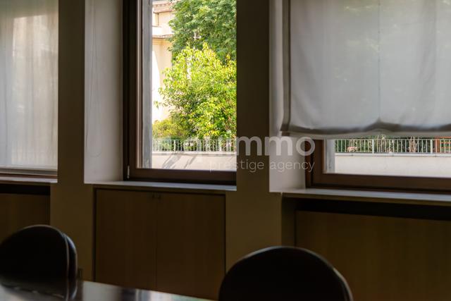 Grandi dimensioni in vendita