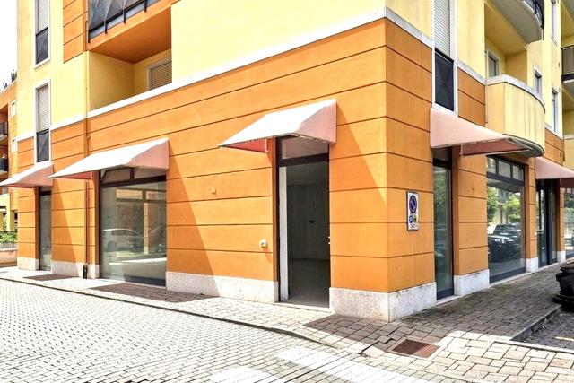 #2536116 Negozio (sub 207) in edificio polifunzionale in vendita - foto 2