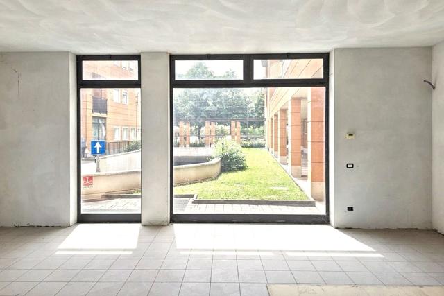 #2536116 Negozio (sub 207) in edificio polifunzionale in vendita - foto 3