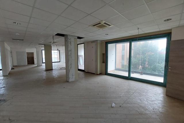 #25772 Uffici al primo piano con posti auto coperti in vendita - foto 21