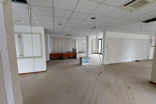 #25772 Uffici al primo piano con posti auto coperti in vendita - foto 19