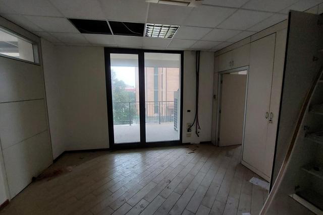 #25772 Uffici al primo piano con posti auto coperti in vendita - foto 15