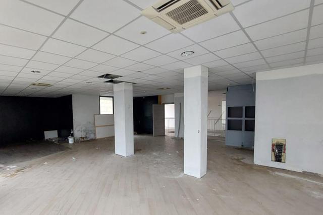 #25772 Uffici al primo piano con posti auto coperti in vendita - foto 3