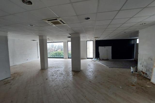 #25772 Uffici al primo piano con posti auto coperti in vendita - foto 9