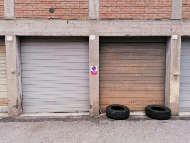 Garage in vendita