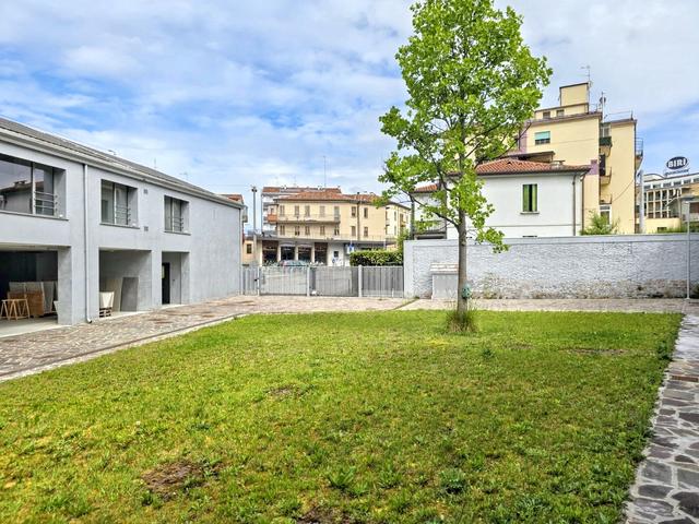 Edifici direzionali in vendita