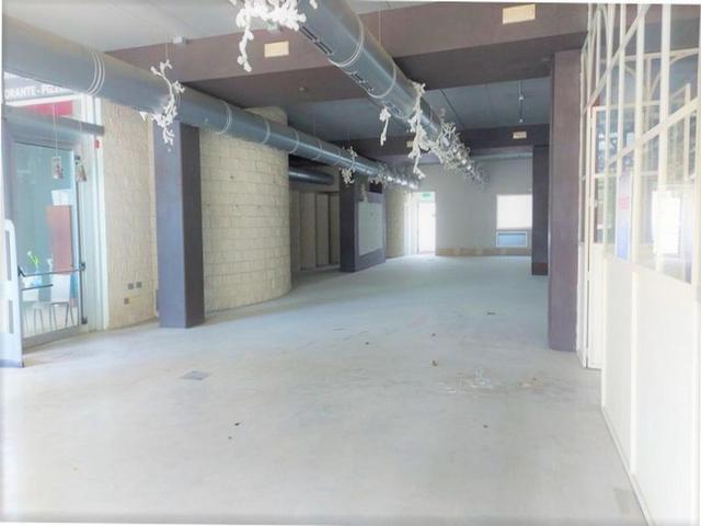 #14741 Locale commerciale con servizi in vendita - foto 2