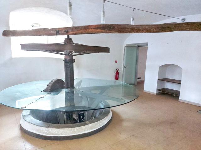 #2525010 Ufficio con posti auto all'interno del Palazzo Imperiale Bertani in vendita - foto 1