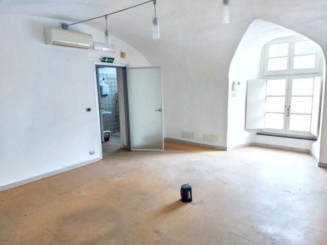 #2525010 Ufficio con posti auto all'interno del Palazzo Imperiale Bertani in vendita - foto 3