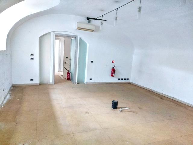 #2525010 Ufficio con posti auto all'interno del Palazzo Imperiale Bertani in vendita - foto 4