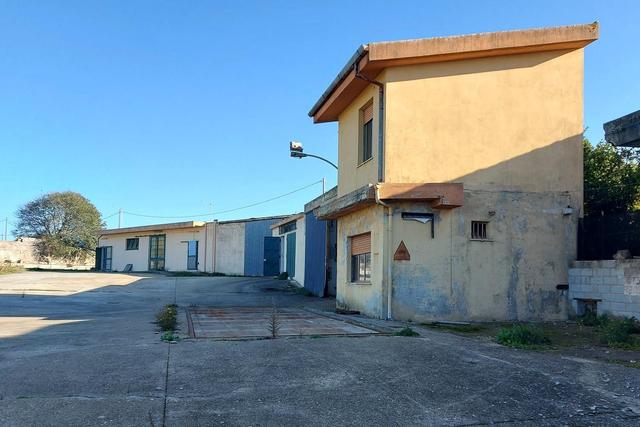Magazzini in vendita