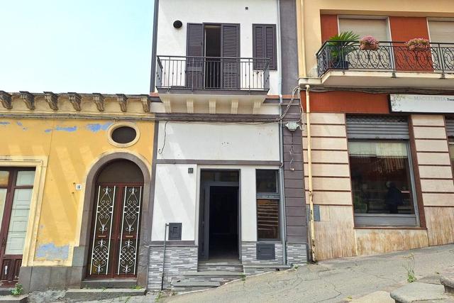 #23604 Bottega commerciale con alloggio e veranda in vendita - foto 1