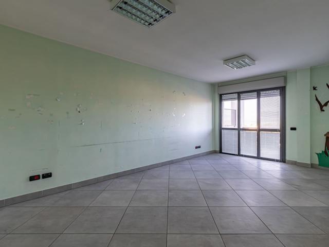 #2537410 Ampio ufficio con posti auto e cantina in vendita - foto 2