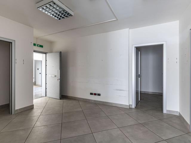 #2537410 Ampio ufficio con posti auto e cantina in vendita - foto 3