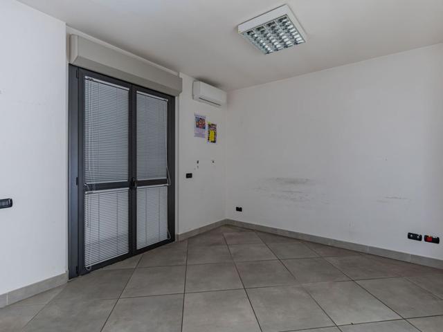 #2537410 Ampio ufficio con posti auto e cantina in vendita - foto 8