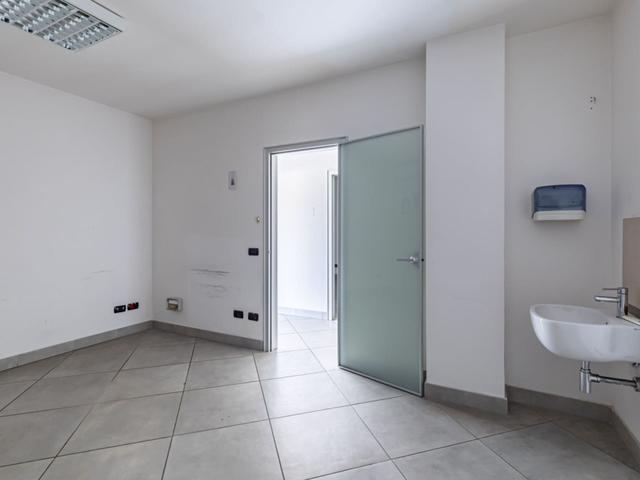 #2537410 Ampio ufficio con posti auto e cantina in vendita - foto 9