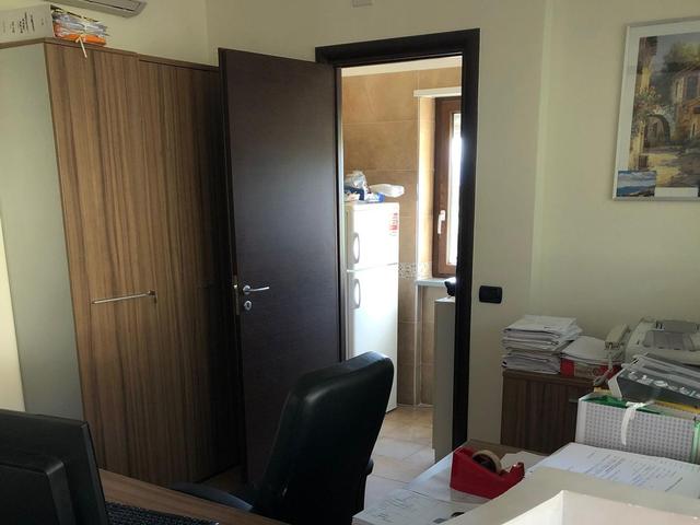 #25012 Fabbricato direzionale di tre piani in vendita - foto 10