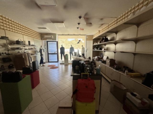 Negozi in vendita
