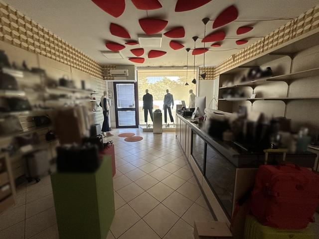 Negozi in vendita