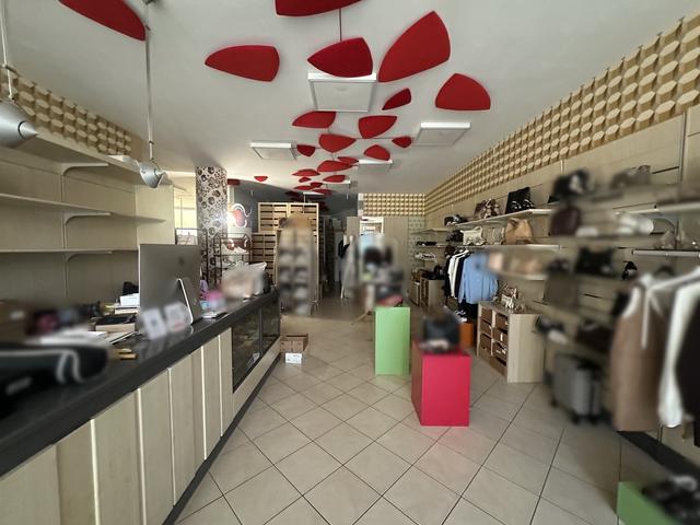 Negozi in vendita