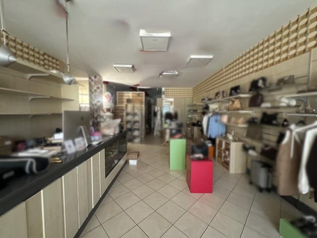 Negozi in vendita