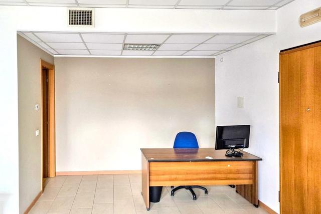 #25367 Vano ufficio al piano primo (sub 34) e servizi in vendita - foto 10