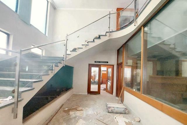 #24070 Hotel 4 stelle da ristrutturare con arredamenti in vendita - foto 24