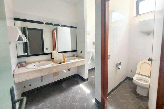 #24070 Hotel 4 stelle da ristrutturare con arredamenti in vendita - foto 23