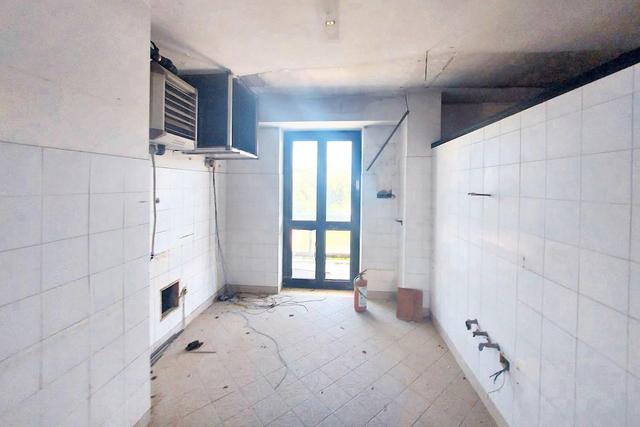 #24070 Hotel 4 stelle da ristrutturare con arredamenti in vendita - foto 7